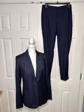 T Tahari Navy Pinstripe Pant Suit Set Womens Blazer 4 Pants 2 Office 2 Piece